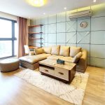 Cho thuê căn hộ Pearl Plaza. Lầu cao view sông 2 pngủ 101m2 nhà đẹp