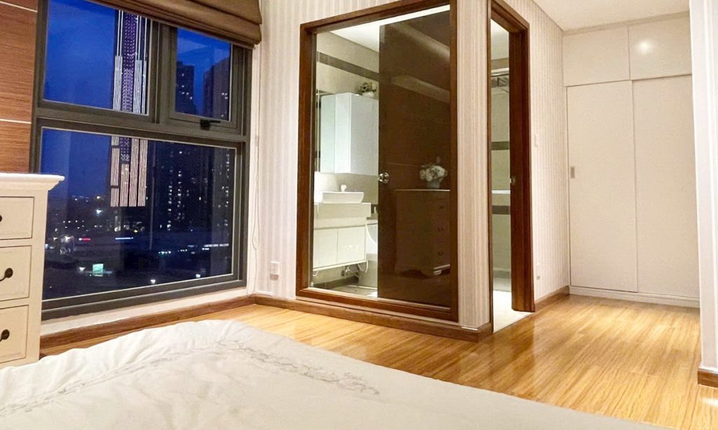 Cho thuê căn hộ Pearl Plaza. Lầu cao view sông 2 pngủ 101m2 nhà đẹp