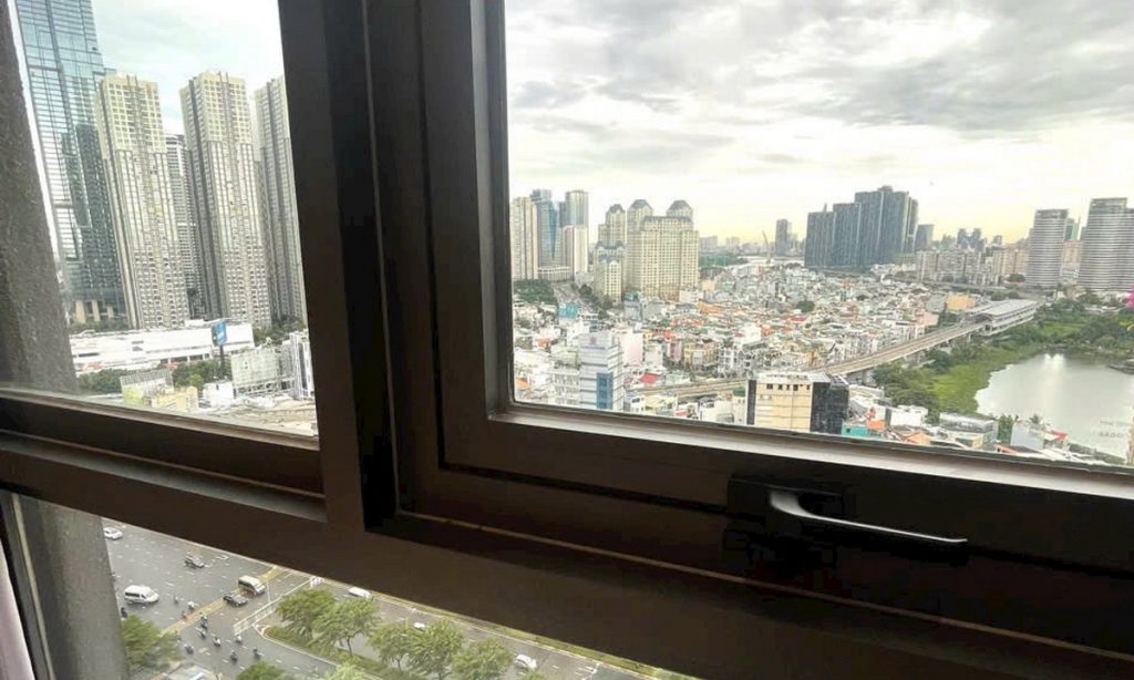 Cho thuê căn hộ Pearl Plaza 3 phòng ngủ view sông L81 lầu cao nội thất đẹp