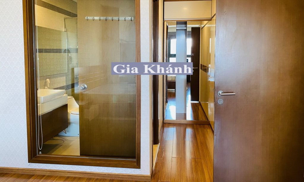 Căn hộ Pearl Plaza cho thuê 2 phòng ngủ view Landmark 81 tầng cao nhà đẹp